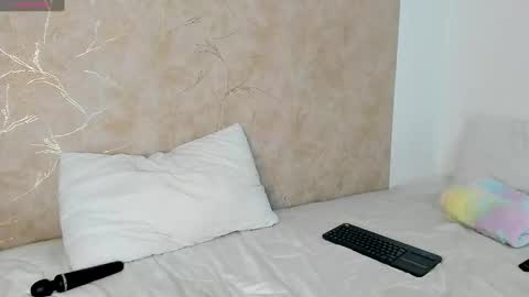 Snapshot of mia_lehn chatting on 03.04.25 MIA online show from 03.04.25