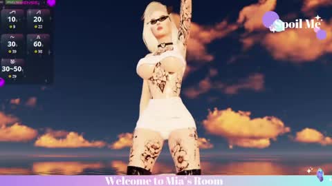 Snapshot of mia_lilah chatting on 05.26.26 Mia online show from 05.26.26