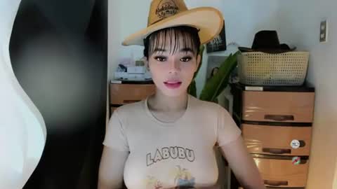 Snapshot of mia_lover9 chatting on 07.18.26 M I A online show from 07.18.26