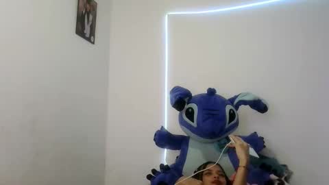 mia lucy 21 online show from 10.30.25