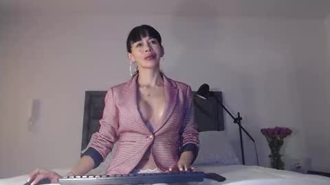 Snapshot of mia_lust7 chatting on 02.14.26 Mia online show from 02.14.26