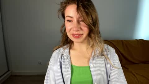 Snapshot of mia_luxx92 chatting on 04.17.26 Mia online show from 04.17.26