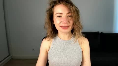 Snapshot of mia_luxx92 chatting on 04.21.26 Mia online show from 04.21.26