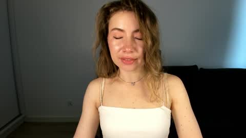 Snapshot of mia_luxx92 chatting on 04.22.26 Mia online show from 04.22.26