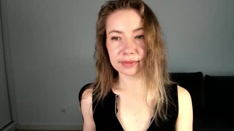 Snapshot of mia_luxx92 chatting on 05.14.26 Mia online show from 05.14.26