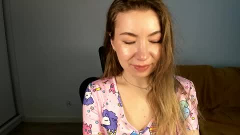 Snapshot of mia_luxx92 chatting on 05.22.26 Mia online show from 05.22.26