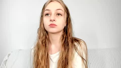 Snapshot of mia_meows chatting on 04.21.26 Mia here Appreciate your support online show from 04.21.26