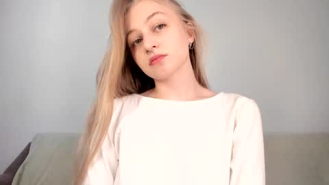 Snapshot of mia_meows chatting on 05.21.26 Mia here Appreciate your support online show from 05.21.26
