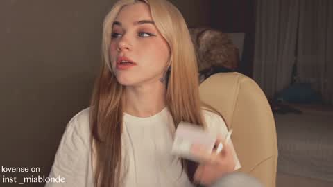 Snapshot of mia_milagros chatting on 12.24.24 mia_milagros online show from 12.24.24