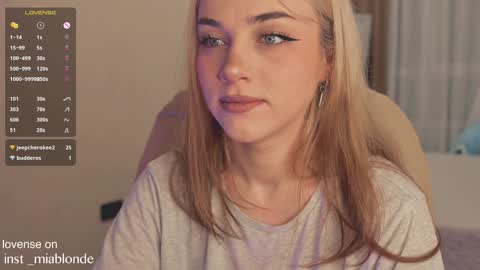 Snapshot of mia_milagros chatting on 01.15.25 mia_milagros online show from 01.15.25