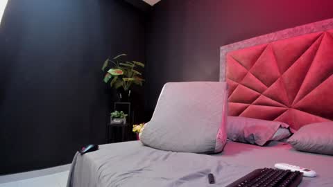 Snapshot of mia_milff chatting on 01.16.25 MIA online show from 01.16.25