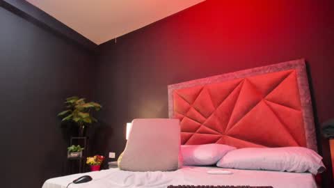 Snapshot of mia_milff chatting on 02.01.25 MIA online show from 02.01.25