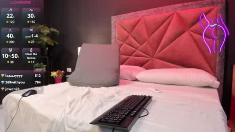 Snapshot of mia_milff chatting on 02.09.25 MIA online show from 02.09.25