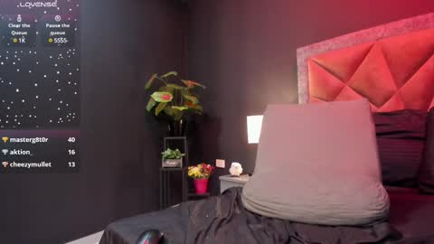 Snapshot of mia_milff chatting on 02.18.25 MIA online show from 02.18.25