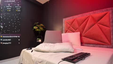 Snapshot of mia_milff chatting on 03.04.25 MIA online show from 03.04.25