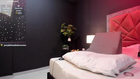 Snapshot of mia_milff chatting on 03.11.25 MIA online show from 03.11.25