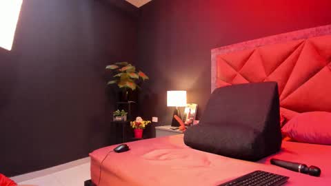 Snapshot of mia_milff chatting on 09.24.25 MIA online show from 09.24.25