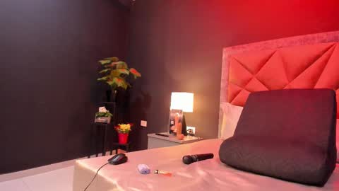 Snapshot of mia_milff chatting on 10.16.25 MIA online show from 10.16.25