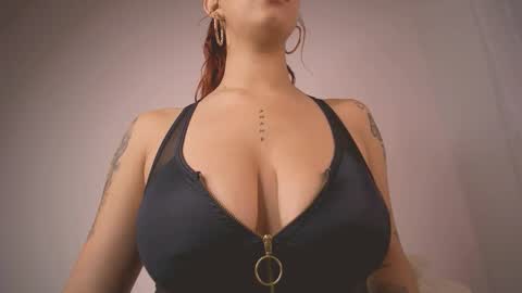 mia independent model online show from 02.07.26