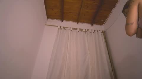 mia independent model online show from 02.21.26