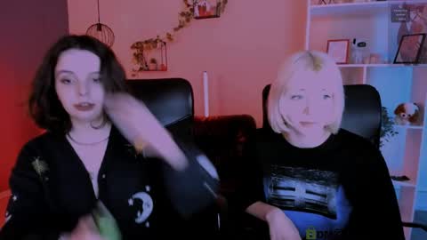 mia_mooon_ online show from 04.25.26