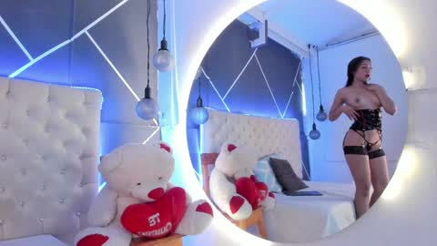 mia_oconner online show from 12.06.24