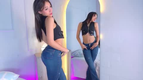 mia_oconner online show from 09.12.25