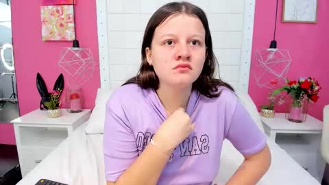 Mia  online show from 12.03.25