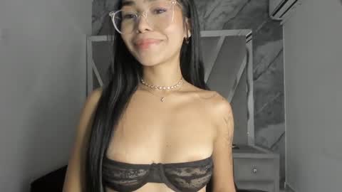 Snapshot of mia_petiteht chatting on 06.13.26 mia_petiteht online show from 06.13.26
