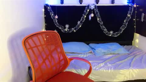 Mia  online show from 12.07.24