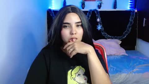 Mia  online show from 12.30.24