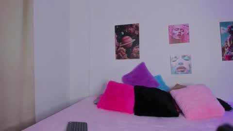 mia_purplee online show from 11.05.25