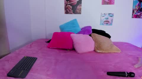 mia_purplee online show from 11.11.25