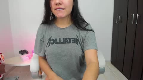 Mia online show from 01.08.25