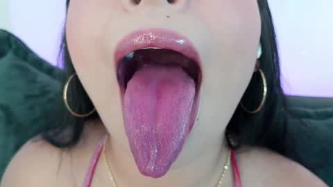 Mia online show from 05.17.26