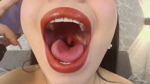 Mia Roux online show from 01.10.25