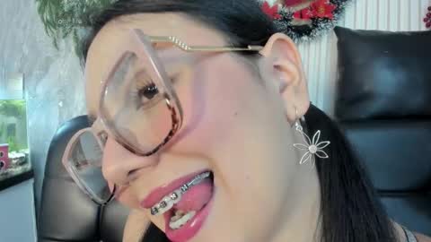 Mia Roux online show from 11.20.25