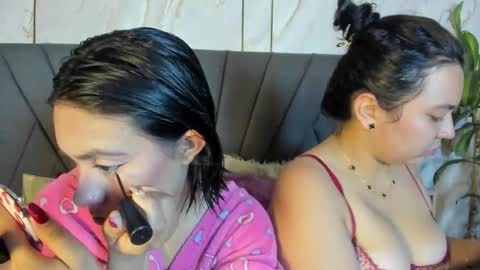 Snapshot of mia_roux13 chatting on 12.21.25 Mia Roux online show from 12.21.25