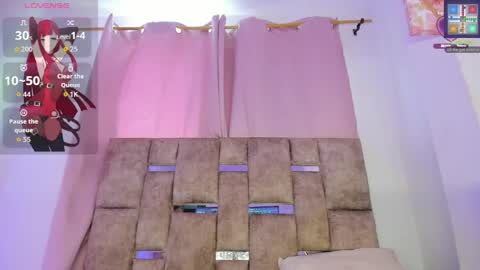 mia_royal online show from 04.10.26