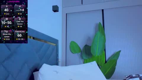 Mia online show from 09.13.25