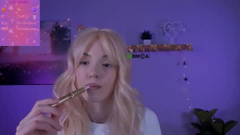 mia_starrr_ online show from 12.19.25