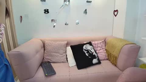 Snapshot of mia_suki chatting on 03.08.25 Mia online show from 03.08.25