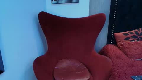 Mia online show from 12.16.25