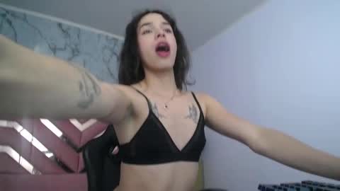 Snapshot of mia_swift_ch chatting on 11.11.25 mia_swift_ch online show from 11.11.25