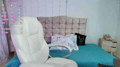 Mia  online show from 11.14.25