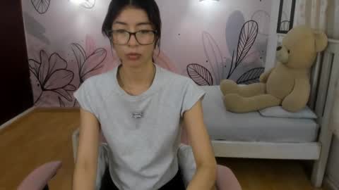 Mia Vanucci online show from 02.02.25