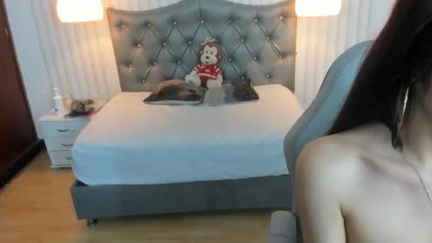 Mia Vanucci online show from 03.05.25