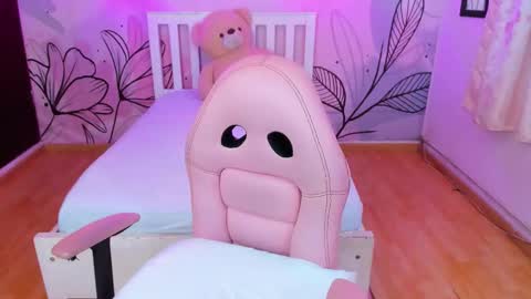 Mia Vanucci online show from 10.25.25