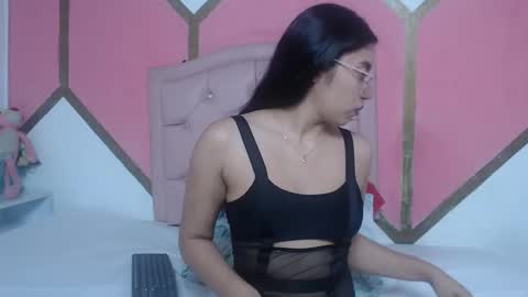 Snapshot of mia_wilsom chatting on 10.06.25 Mia online show from 10.06.25