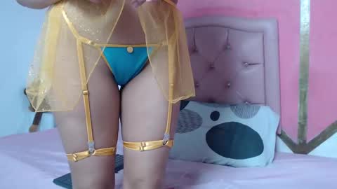 Snapshot of mia_wilsom chatting on 10.31.25 Mia online show from 10.31.25